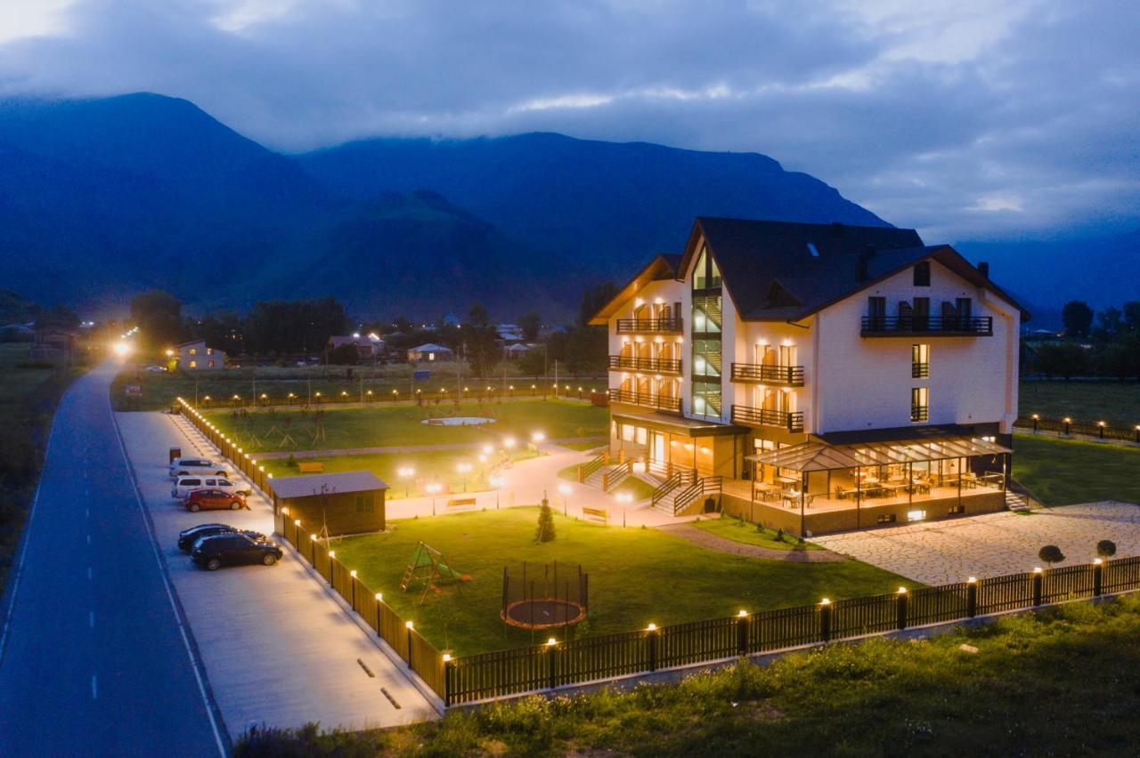 Suatis Resort Kazbegi ภายนอก รูปภาพ