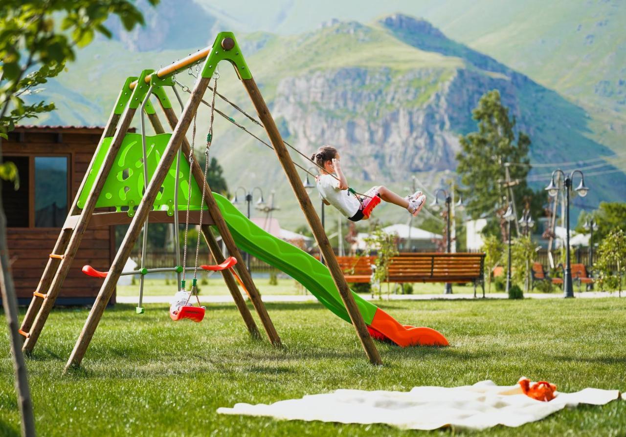 Suatis Resort Kazbegi ภายนอก รูปภาพ